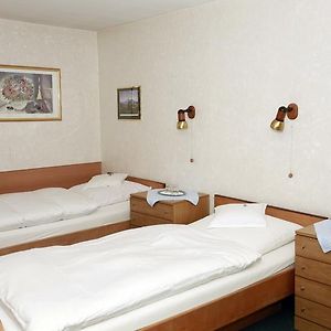 Zimmer mit Kingsize-Bett